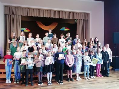 Tunnustati lasteraamatup�eval osalenud �pilasi