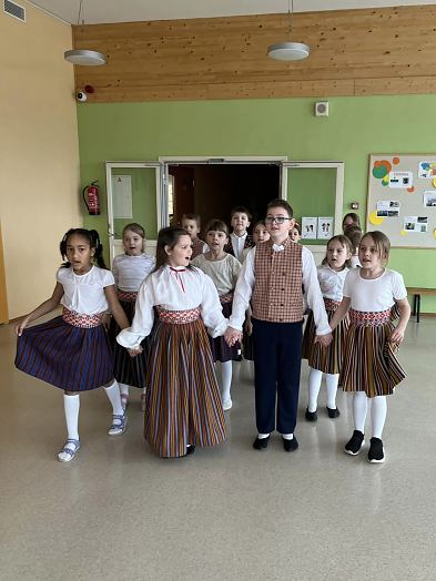 ''L�hte lahedad'' lustisid tantsupeo meeleolus