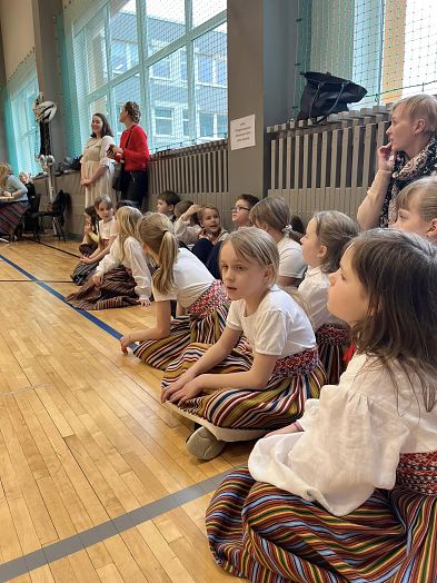 ''L�hte lahedad'' lustisid tantsupeo meeleolus