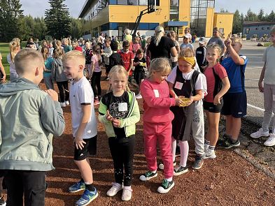 Esimene koolin�dal m��dus liikudes