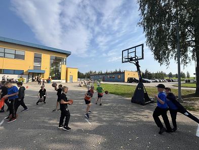 Esimene koolin�dal m��dus liikudes